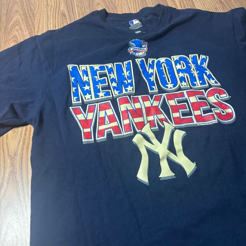 Mlb Men's Navy and Blue T-shirt